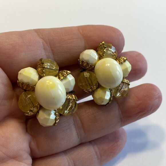 Vintage mid century clip on earrings retro beaded clusters creamy white & yellow - Picture 3 of 4
